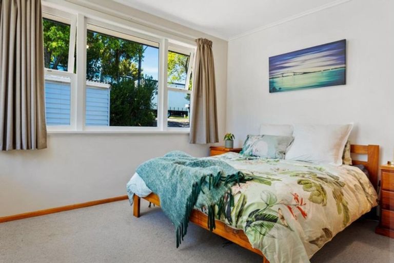 Photo of property in 50 Edmonton Road, Henderson, Auckland, 0612