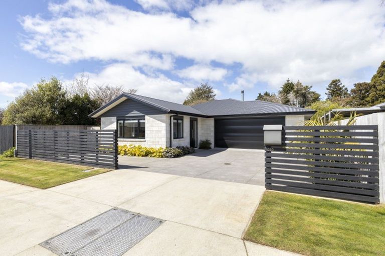 Photo of property in 519 Mangorei Road, Highlands Park, New Plymouth, 4312