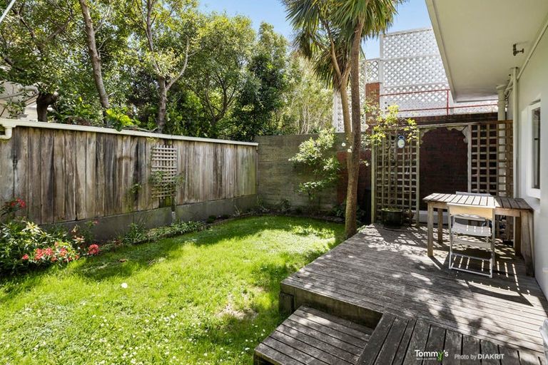 Photo of property in Hobson Flats, 1u2 Hobson Street, Pipitea, Wellington, 6011