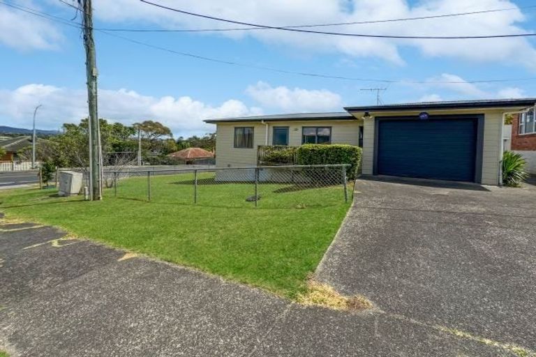 Photo of property in 43a Savoy Road, Glen Eden, Auckland, 0602