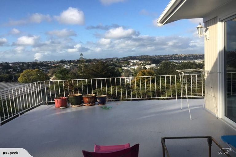 Photo of property in 62 Chivalry Road, Glenfield, Auckland, 0629