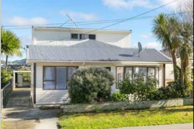 Photo of property in 15 Pembroke Road, Northland, Wellington, 6012