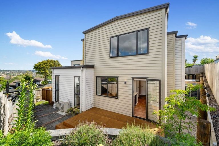 Photo of property in 50d Sandgate Avenue, Botany Downs, Auckland, 2010