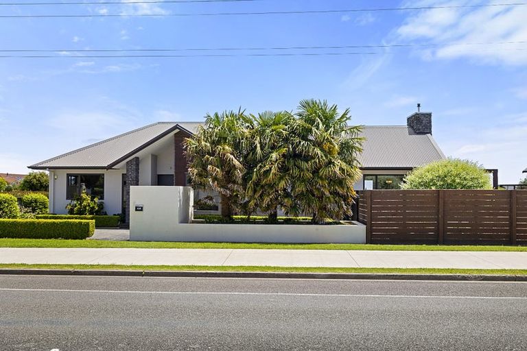 Photo of property in 438 Mangorei Road, Highlands Park, New Plymouth, 4312