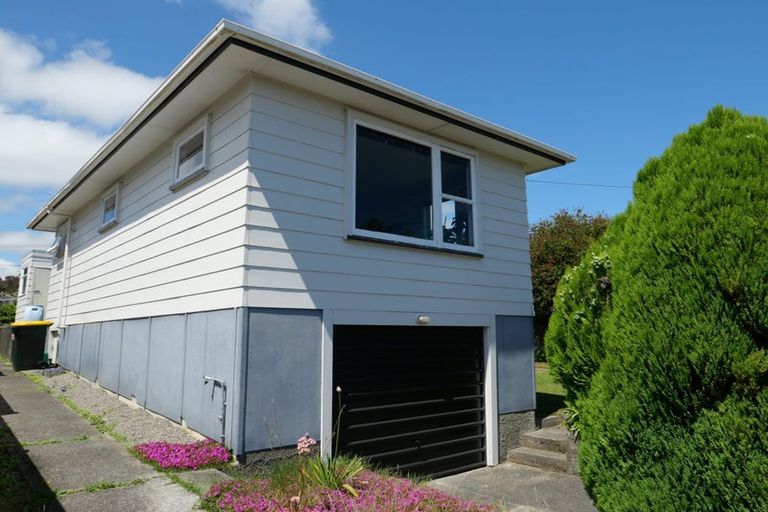 Photo of property in 46 Kaitawa Crescent, Paraparaumu, 5032