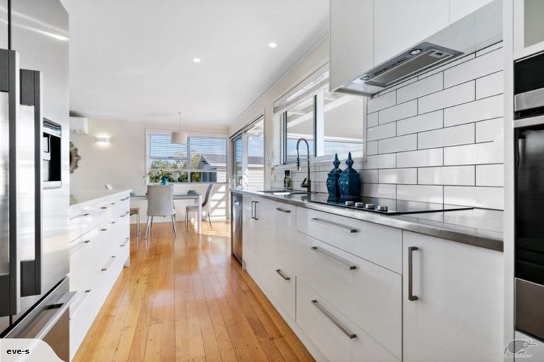 Photo of property in 2 Hatton Road, Orewa, 0931