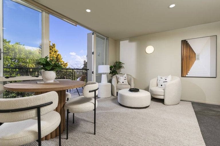 Photo of property in 1/166 Mokoia Road, Chatswood, Auckland, 0626