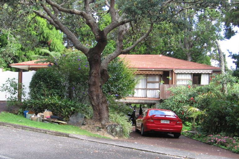 Photo of property in 27 Ngaio Road, Titirangi, Auckland, 0604