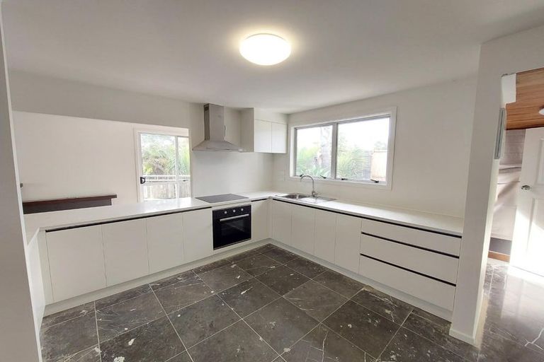 Photo of property in 2 Gallony Avenue, Massey, Auckland, 0614