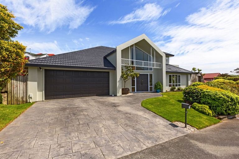 Photo of property in 9 Lanyon Place, Whitby, Porirua, 5024