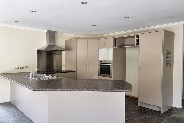 Photo of property in 60 Cabeleigh Drive, Helensville, 0800