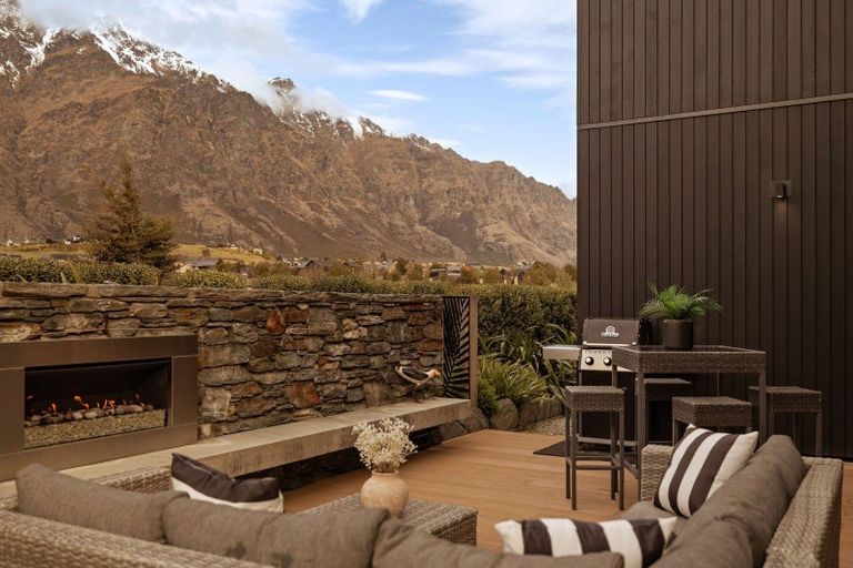 Photo of property in 11 Mulholland Drive, Jacks Point, 9371