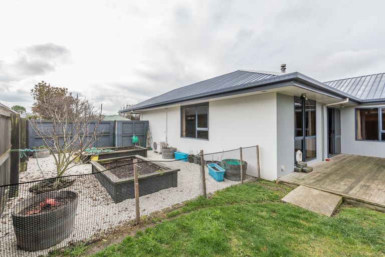 Photo of property in 16 Camleigh Close, Kaiapoi, 7630
