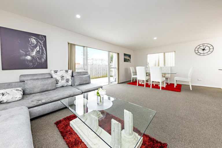 Photo of property in 30 Popokatea Drive, Takanini, 2112
