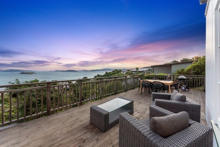 Photo of property in 25 Singers Road, Korokoro, Lower Hutt, 5012