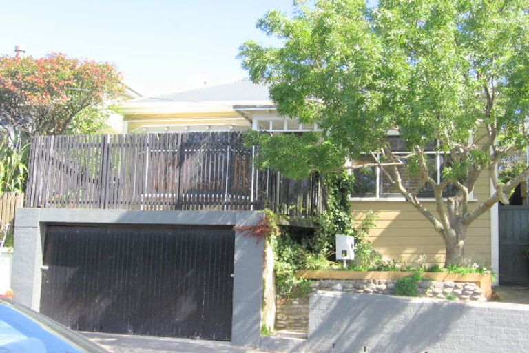 Photo of property in 14 Finlay Terrace, Mount Cook, Wellington, 6021