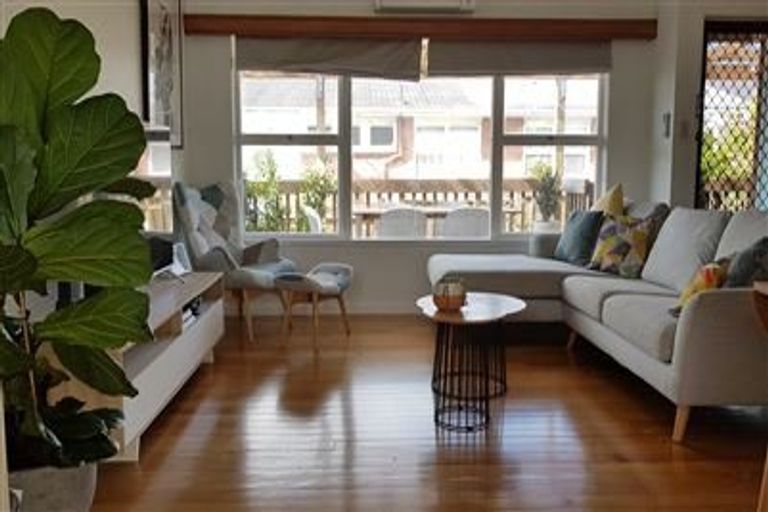 Photo of property in 4/6 Hart Road, Hauraki, Auckland, 0622