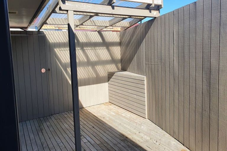 Photo of property in 27 Pahi Place, West Harbour, Auckland, 0618