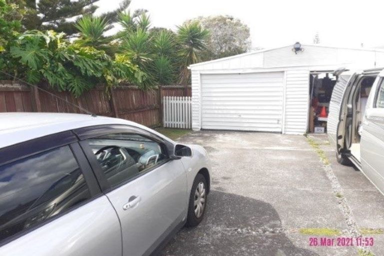 Photo of property in 39 Rewarewa Road, Te Atatu Peninsula, Auckland, 0610