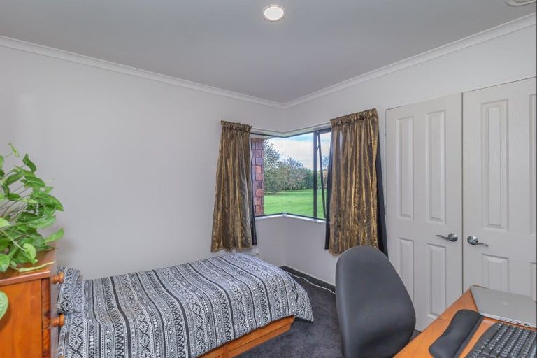 Photo of property in 66 Pohutukawa Drive, Levin, 5571