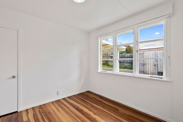 Photo of property in 45 Sunnyside Road, Sunnyvale, Auckland, 0612