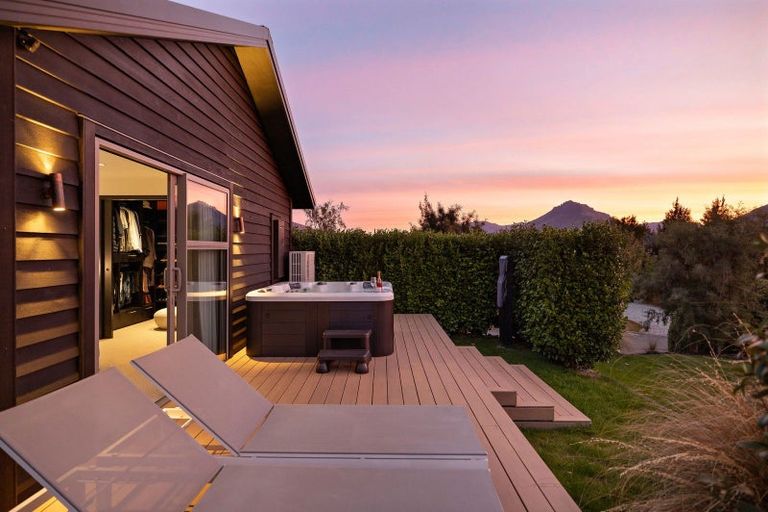 Photo of property in 6 Jacks Point Rise, Jacks Point, Queenstown, 9371