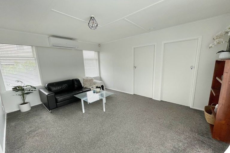 Photo of property in 1 Marlene Avenue, Te Atatu South, Auckland, 0610
