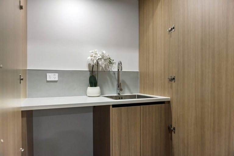 Photo of property in 16-18 Handley Avenue, Narrow Neck, Auckland, 0624