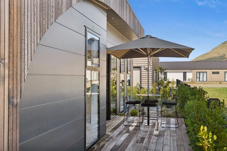 Photo of property in 21a Deans Drive, Wanaka, 9305