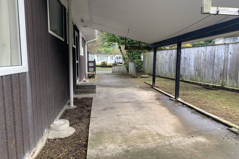 Photo of property in 33 Larchmont Grove, Totara Park, Upper Hutt, 5018