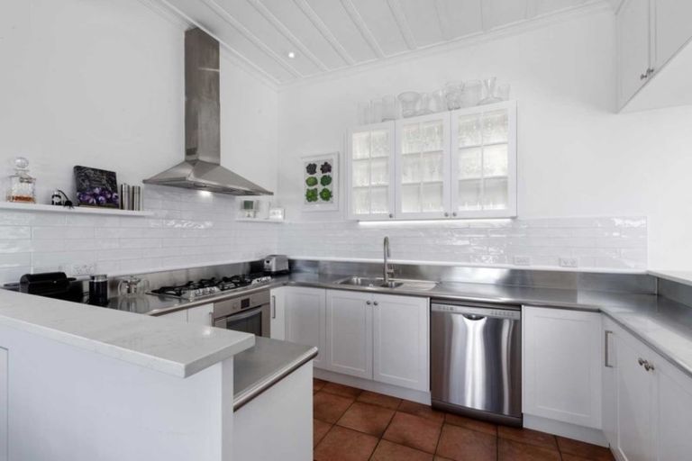 Photo of property in 1/86 Birkenhead Avenue, Birkenhead, Auckland, 0626