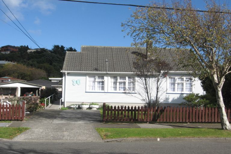Photo of property in 2/8 Pilcher Crescent, Naenae, Lower Hutt, 5011
