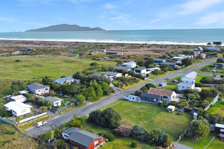 Photo of property in 24 Kitchener Street, Te Horo Beach, Otaki, 5581