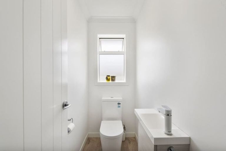Photo of property in 10 Karaka Place, Kinloch, Taupo, 3377