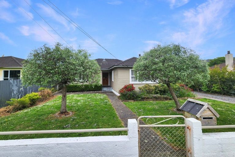 Photo of property in 21 Gibbs Crescent, Wainuiomata, Lower Hutt, 5014