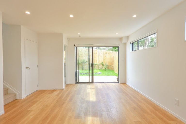 Photo of property in 25 Hutchinson Avenue, New Lynn, Auckland, 0600