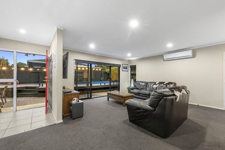 Photo of property in 13 Kurnell Drive, Botany Downs, Auckland, 2010