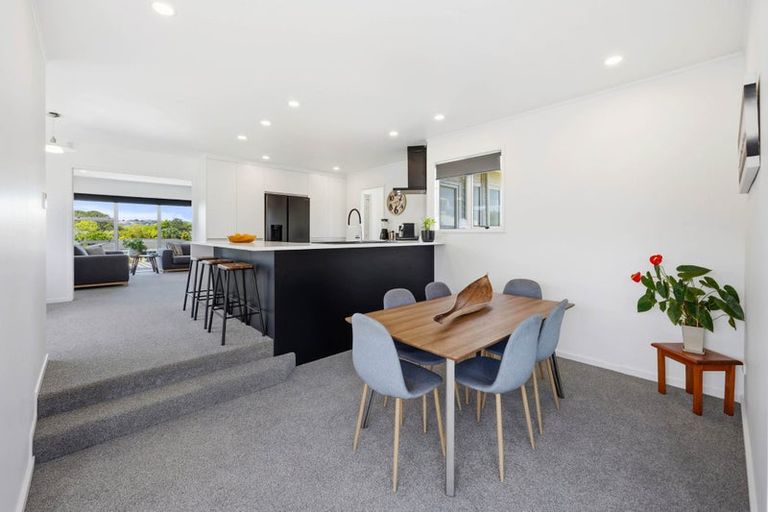 Photo of property in 5 Harford Place, Pakuranga Heights, Auckland, 2010