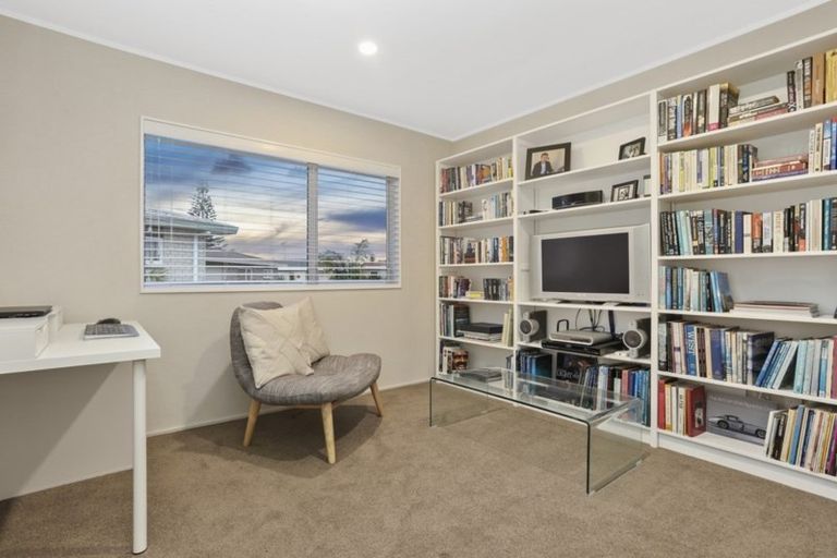 Photo of property in 2/54 Lakeside Drive, Orewa, 0931