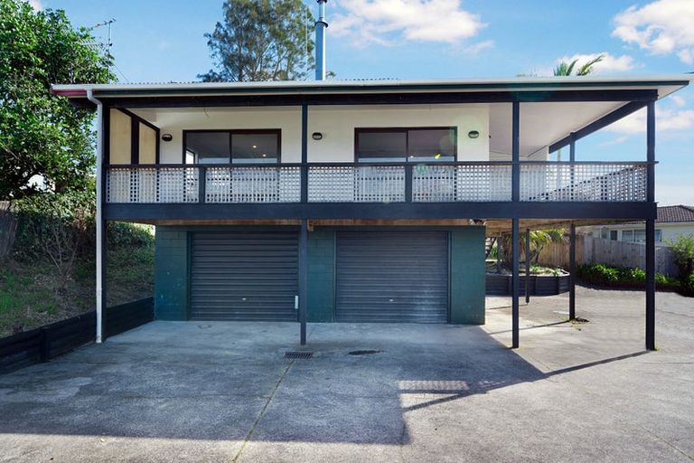 Photo of property in 10 Claverdon Drive, Massey, Auckland, 0614