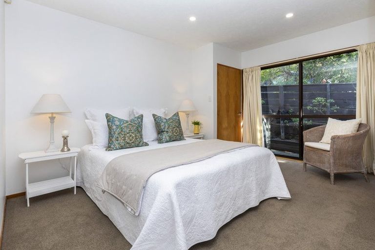 Photo of property in 127 Moncks Spur Road, Redcliffs, Christchurch, 8081