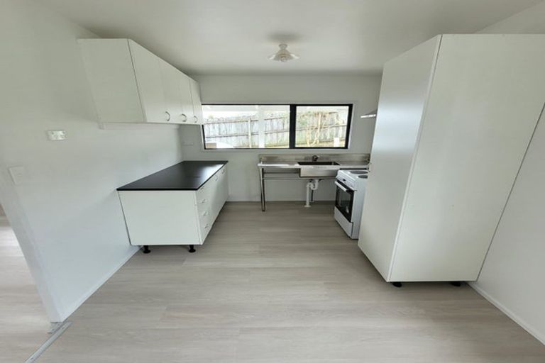 Photo of property in 1/100 Birkdale Road, Birkdale, Auckland, 0626