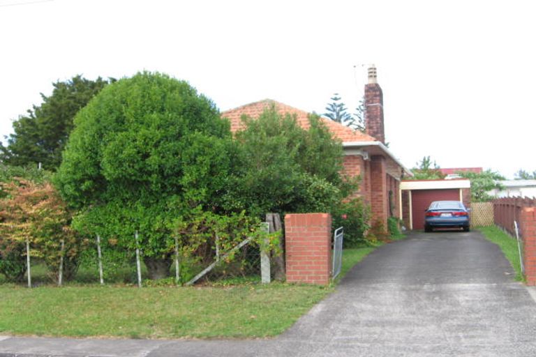 Photo of property in 1b Grainger Road, Te Atatu South, Auckland, 0610