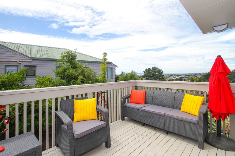 Photo of property in 272 Glamorgan Drive, Northcross, Auckland, 0630