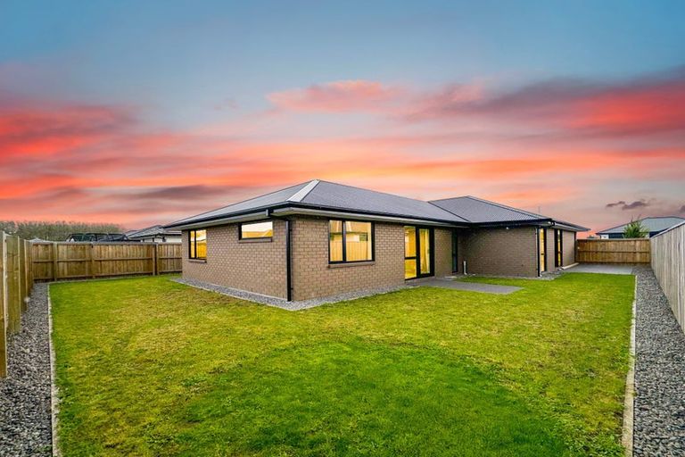 Photo of property in 16 Mehrtens Crescent, Woodend, 7610