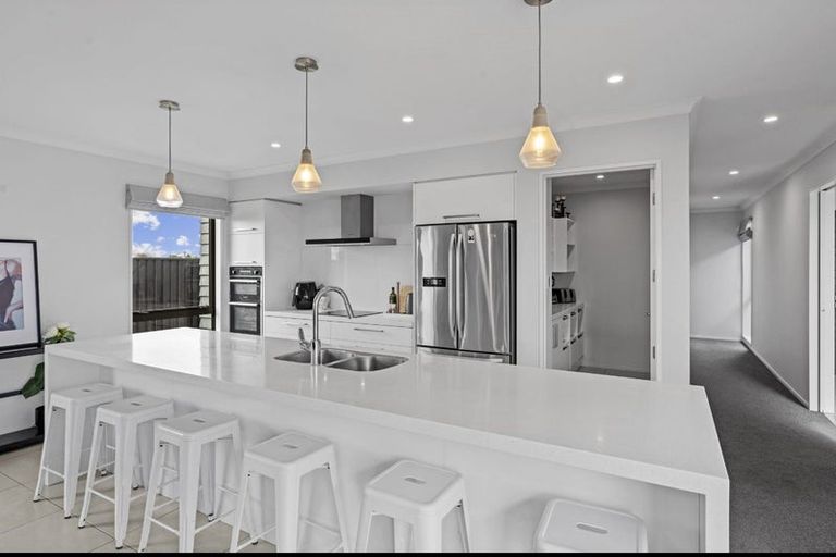 Photo of property in 129 Aviemore Drive, Highland Park, Auckland, 2010