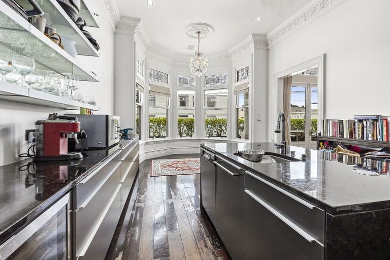 Photo of property in 25 Brougham Street, Mount Victoria, Wellington, 6011