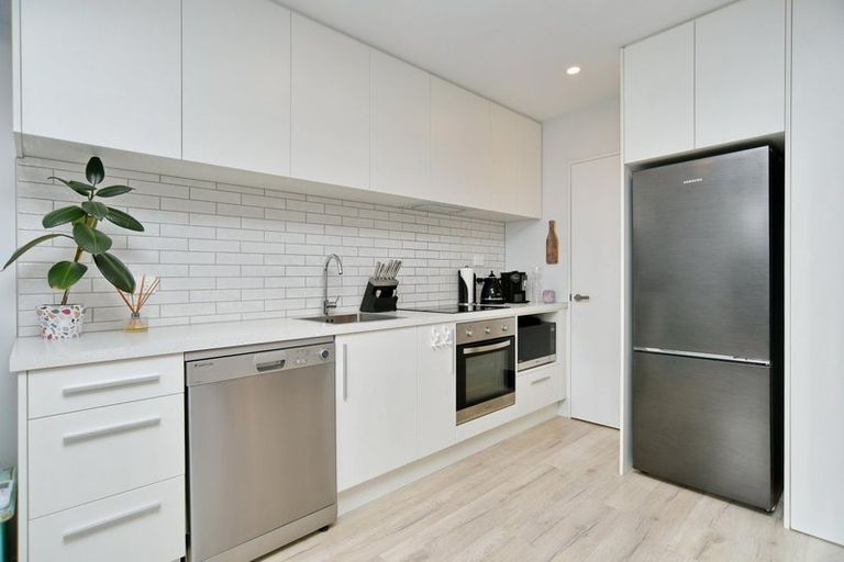 Photo of property in 8/10 New Brighton Road, Shirley, Christchurch, 8061