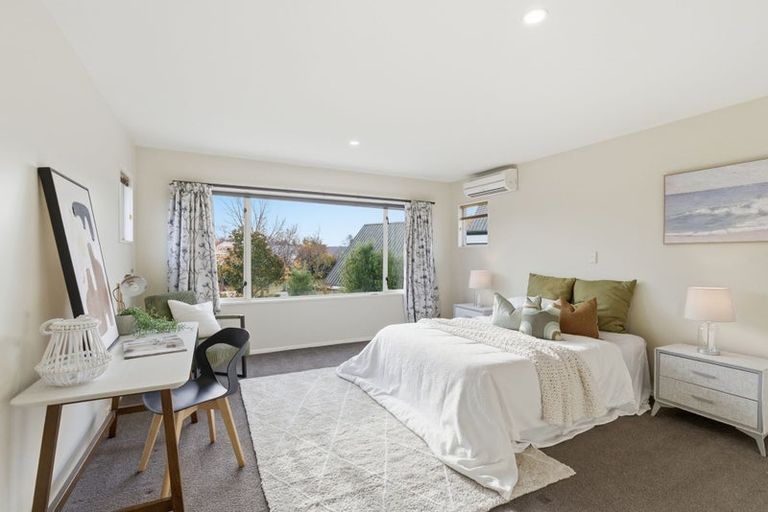 Photo of property in 14 Harlech Mews, Avonhead, Christchurch, 8042