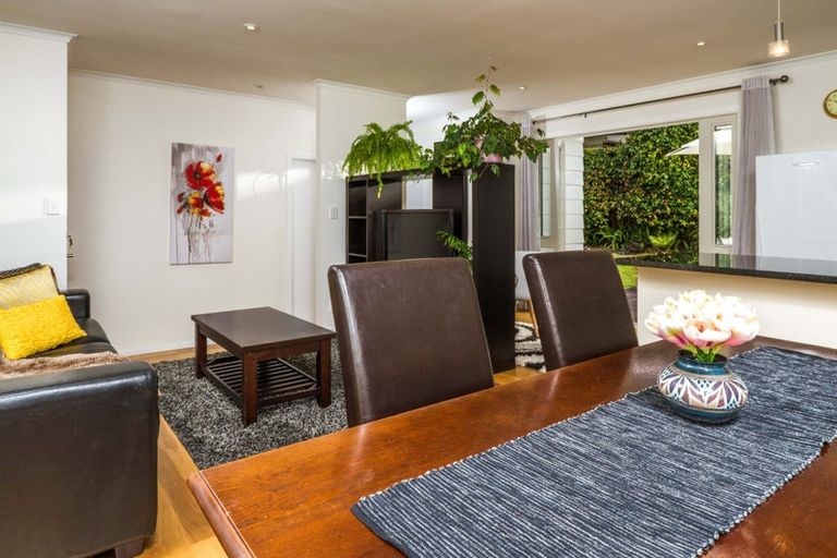 Photo of property in 2/25 Heathcote Road, Castor Bay, Auckland, 0620